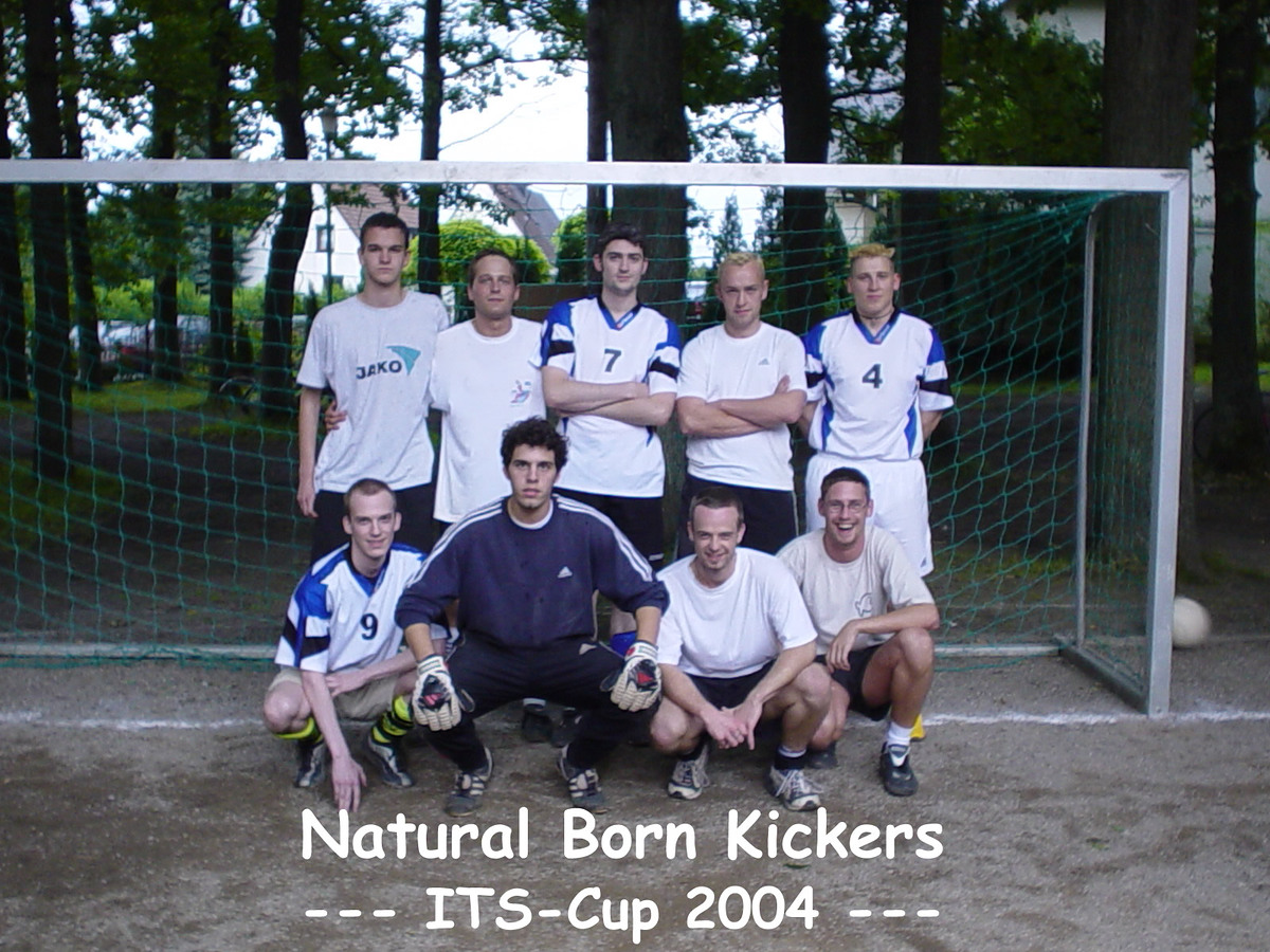 Its cup 2004   teamfotos   natural born kickers retina
